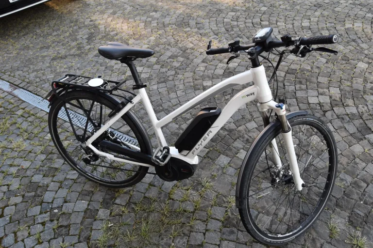 Speicherschwendi AR - E-Bikerin nach Auffahrkollision verletzt
