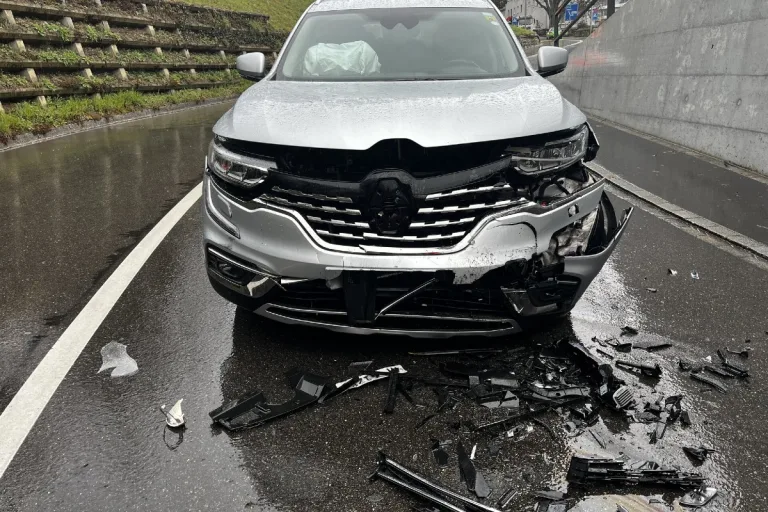 Neuhausen am Rheinfall SH - Unfall zwischen zwei Autos