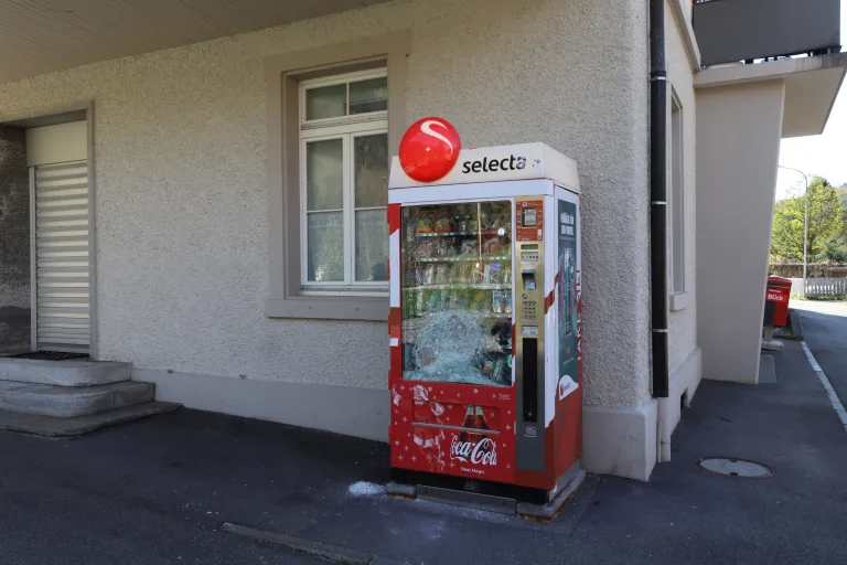 Nidfurn-Haslen – Selecta-Warenautomat aufgebrochen