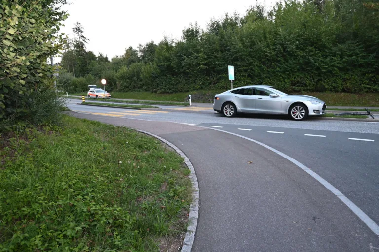 Rapperswil-Jona SG – Zusammenprall zwischen Auto und E-Scooter