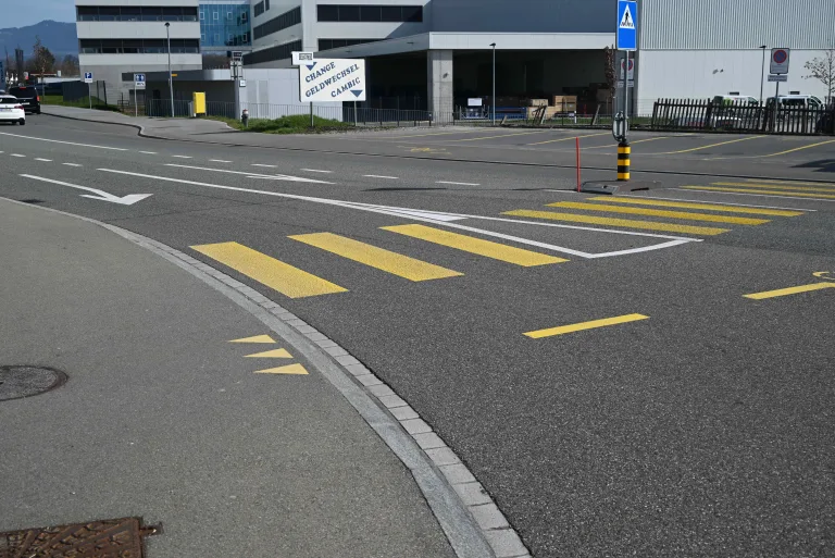St. Margrethen SG: Unfall zwischen Leichtmotorrad und Auto