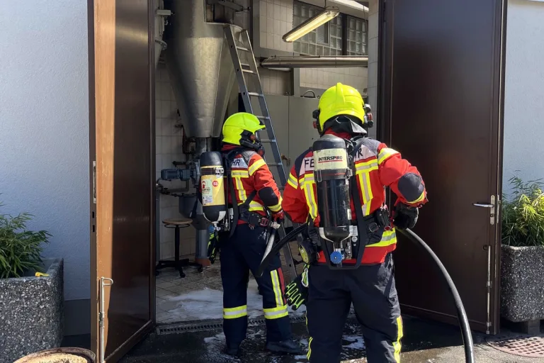Schmerikon SG – Feuer in Kaffeerösterei