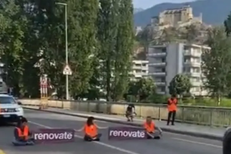 Sitten VS - Klimaaktivisten – Strassenblockade in Sitten schnell aufgehoben