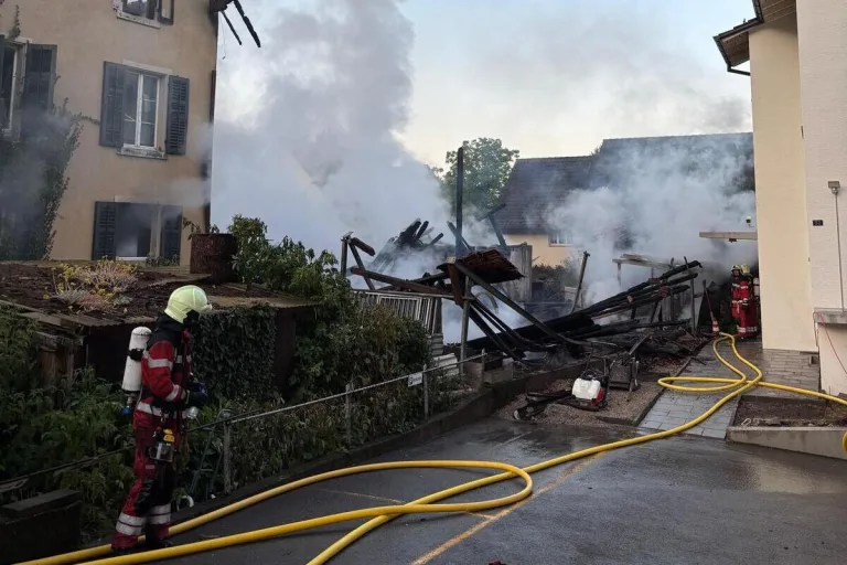 Weiningen ZH – Brand fordert Verletzte und Millionenschaden