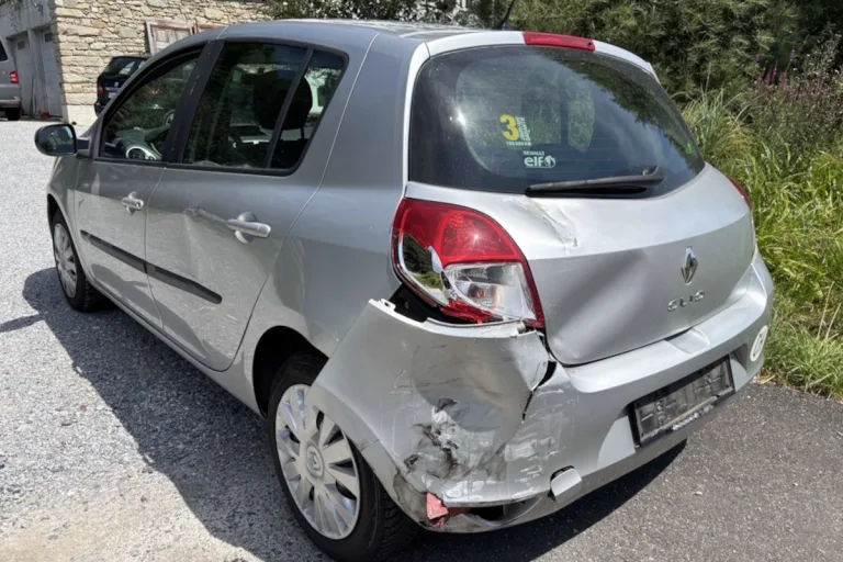 Unfall in Bolllingen SG – Motorrad prallt gegen Auto