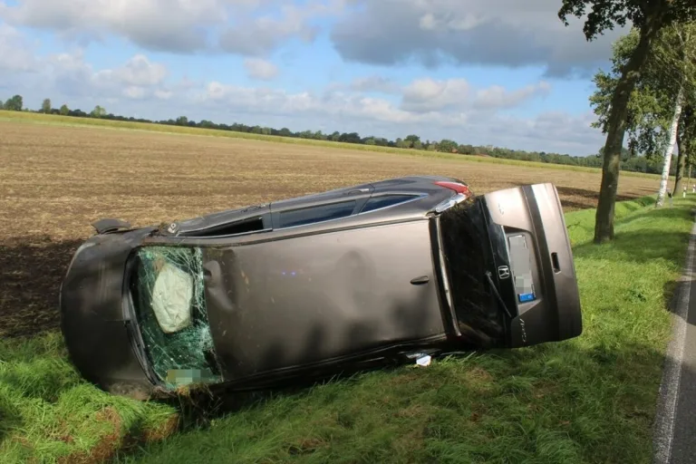 Stemwede - Autofahrer verunfallt nach Überholmanöver
