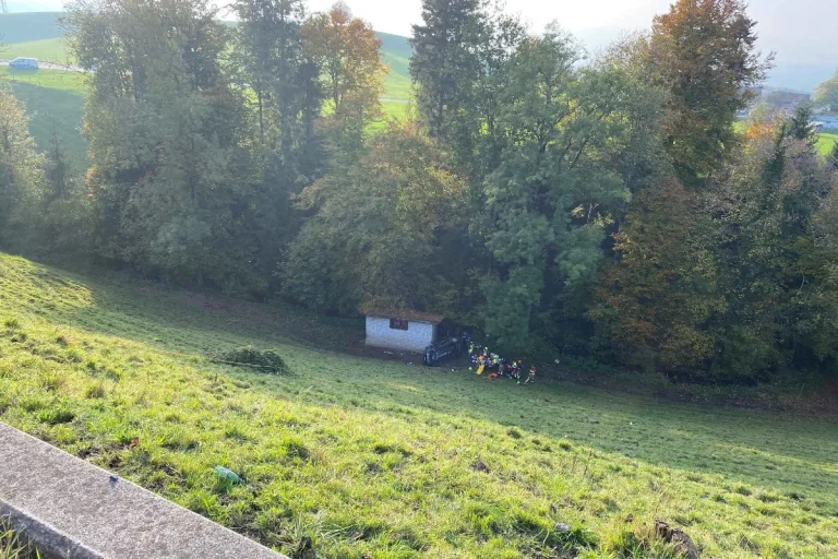 Schwerer Verkehrsunfall in Menzingen ZG - Mann lebensbedrohlich verletzt
