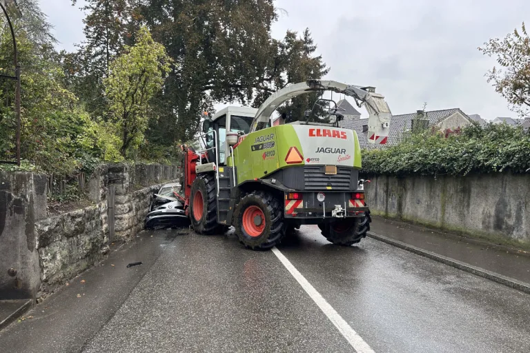 Brugg AG – Frontalkollision mit Maishäcksler