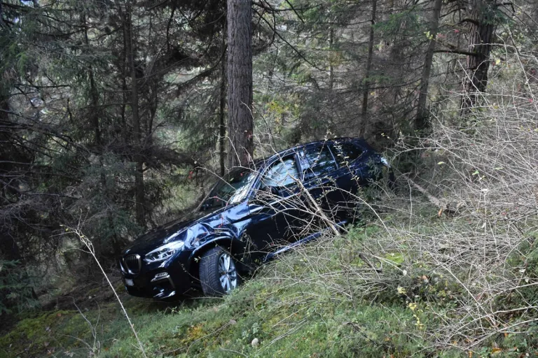 Sagogn GR – Fahrunfähig neben die Strasse geraten