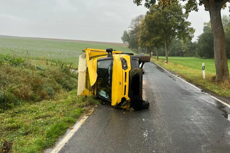 Bockenem NI – Pkw überschlägt sich bei Unfall