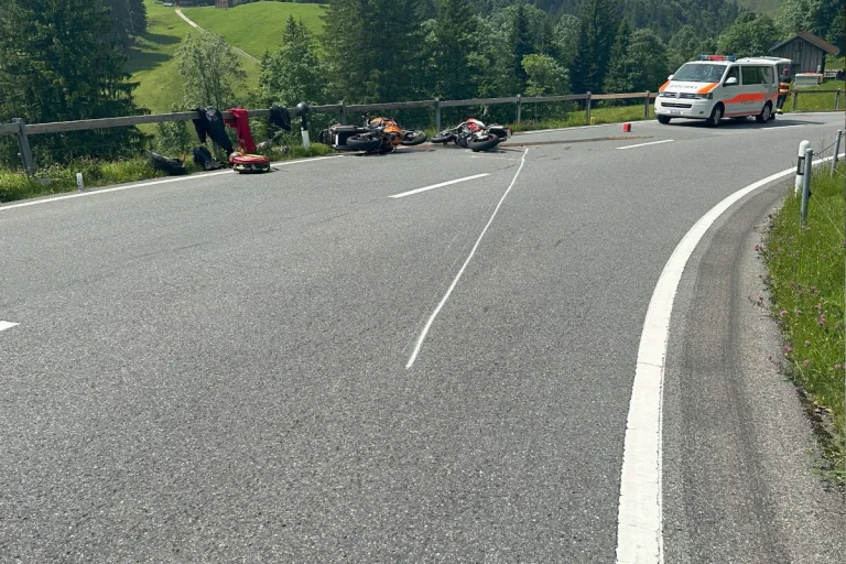 Chräzerli AR – Motorrad kollidiert mit entgegenkommenden Motorrad 