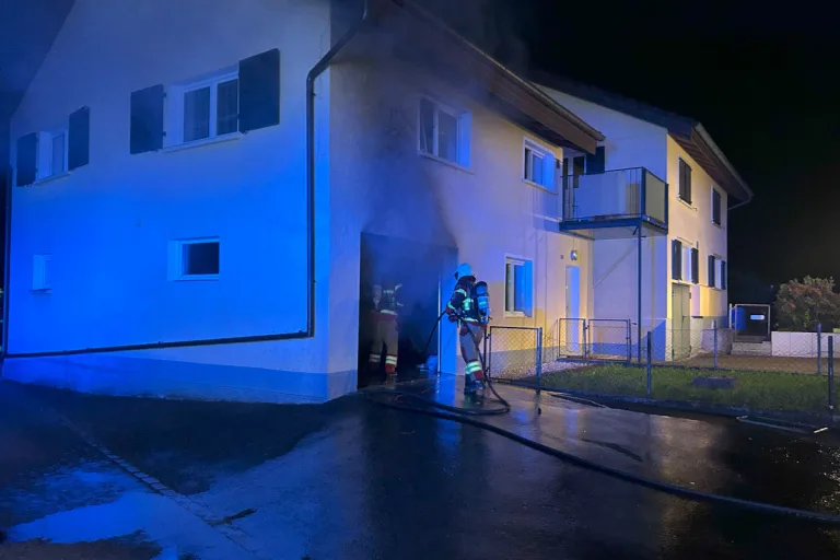 Garagenbrand in Salez SG – Ursache noch unklar  