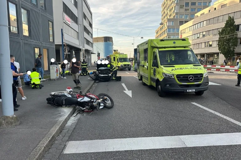 Stadt Basel - Zwei Verletzte nach heftiger Frontalkollision