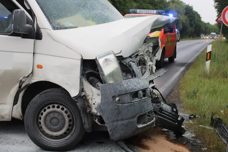 Unfall in Rehme NW - Drei Personen verletzt 