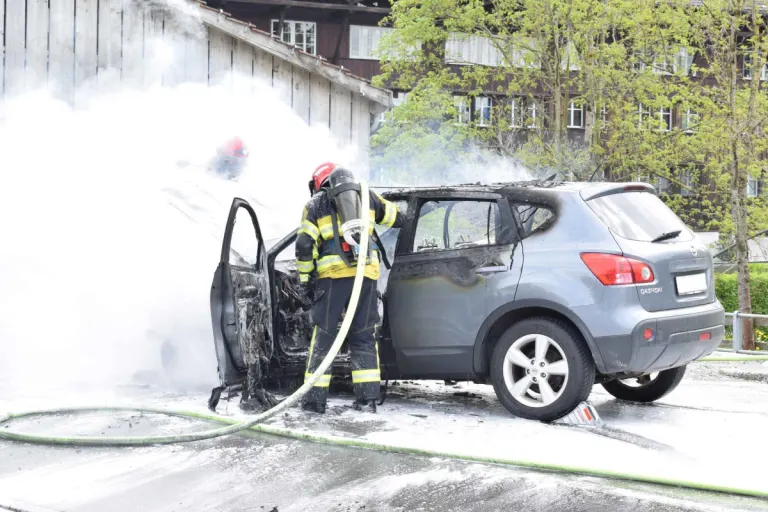 Herisau AR – Auto bei der Fahrt in Brand geraten