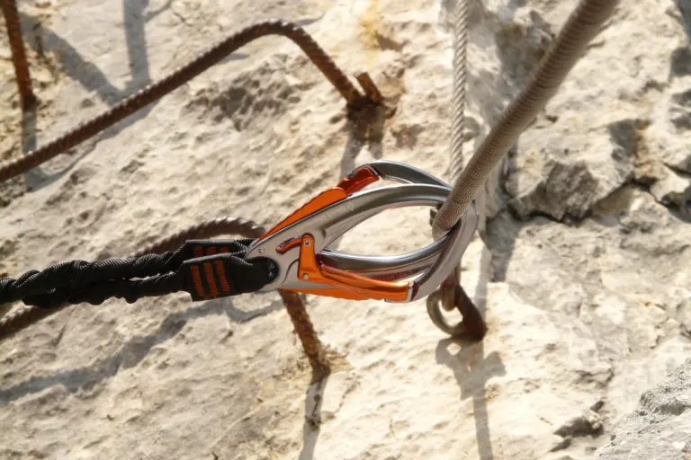 Aflenz – Bergrettung befreit Bub aus schwierigem Klettersteig