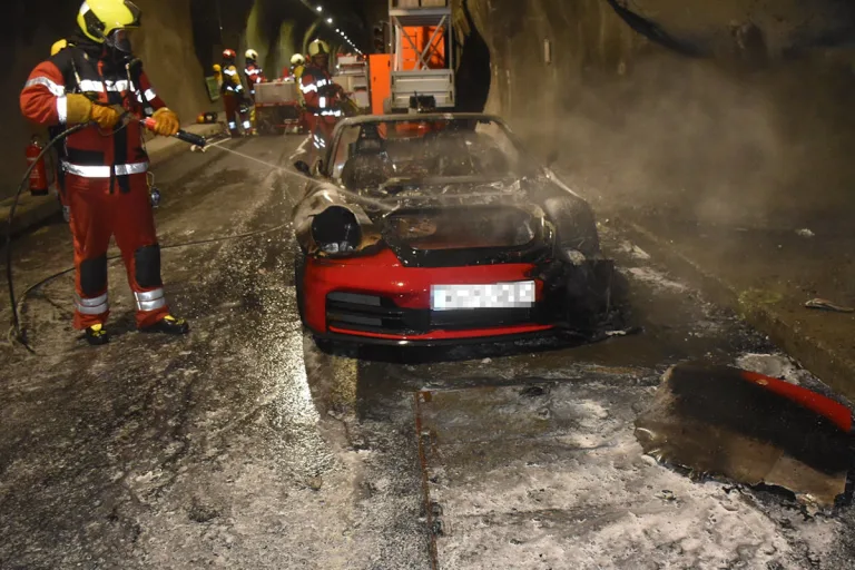 Zernez GR – Brand eines Fahrzeugs im Tunnel Munt la Schera