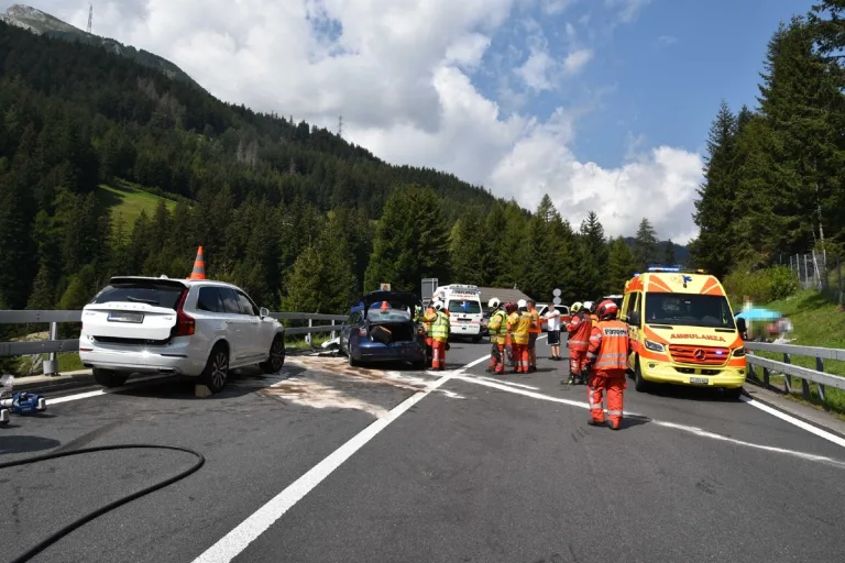 Mesocco GR - Heftige Frontalkollision auf der San Bernardino-Route