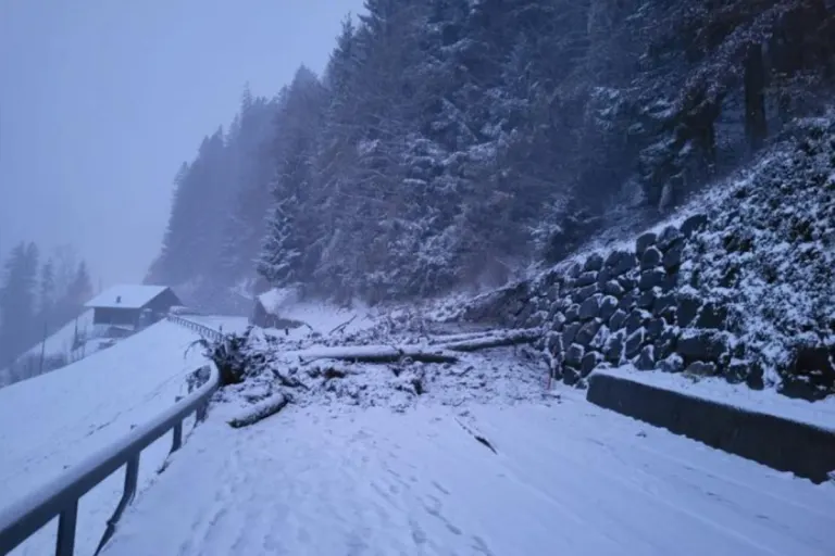 Hauptstrasse Frutigen - Adelboden BE nach einem Murgang gesperrt