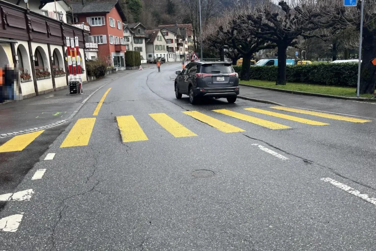 Weesen SG - Verkehrsunfall zwischen Fussgängerin und Auto