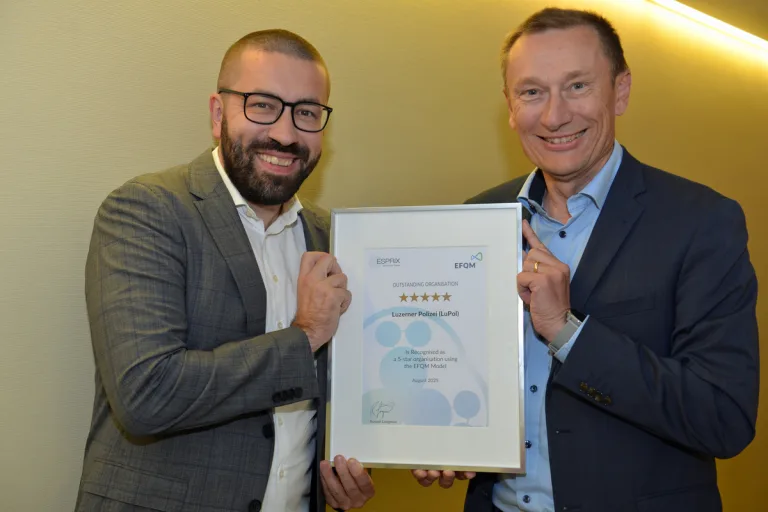 Top-Bewertung – Luzerner Polizei mit EFQM-5-Sterne-Anerkennung ausgezeichnet
