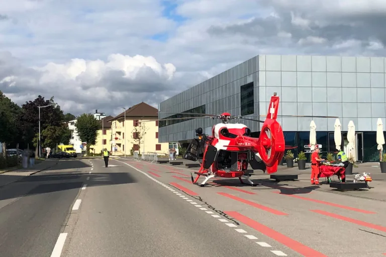 Romont FR – Motorradfahrer beim Überholen eines Autos verletzt