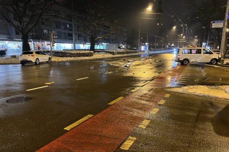 Stadt St. Gallen – Heftige Kollision zwischen zwei Personenwagen