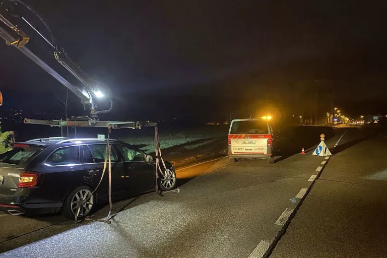 Reinach BL - Autofahrer verursacht Unfall bei Fluchtversuch vor der Polizei