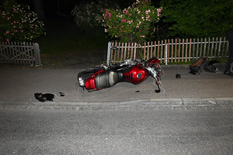 Unfall in Flawil SG  - Unter Alkoholeinfluss mit einem Motorrad kollidiert 