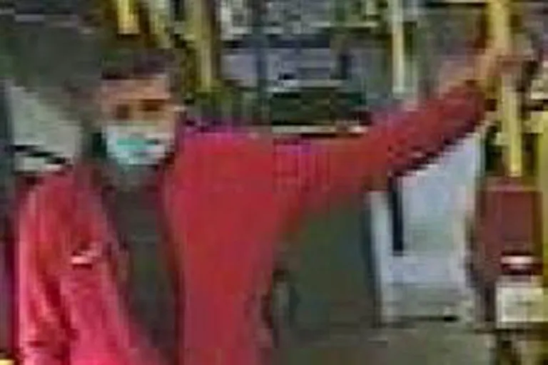 Fahndung in Köln - Rollator-Fahrer an Bushaltestelle beraubt