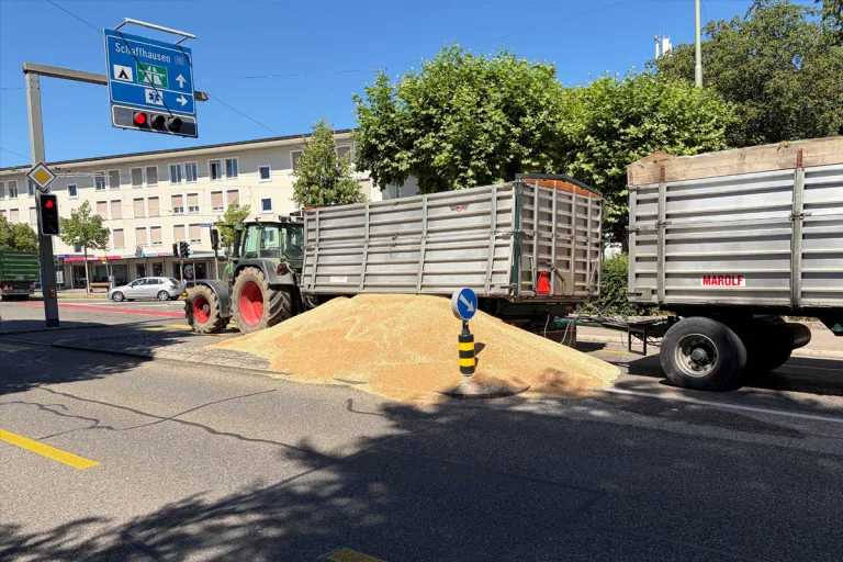 Winterthur ZH – Mehrere Tonnen Weizen auf Strasse verloren