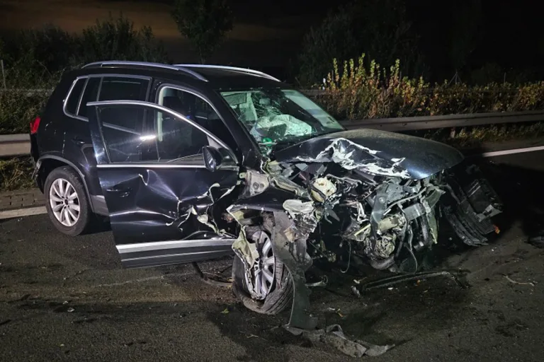 A26 Stade NI – Zwei Verletzte bei Unfall mit drei Pkw