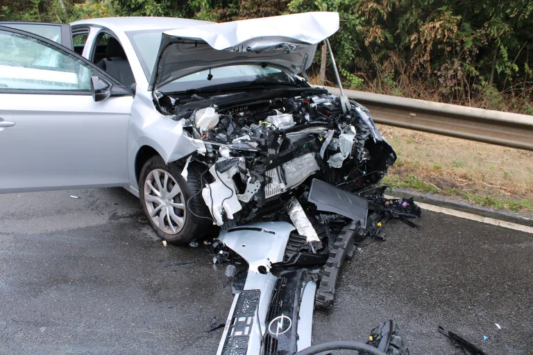 Aldenhoven – Zwei Verletzte bei Unfall nach Sekundenschlaf