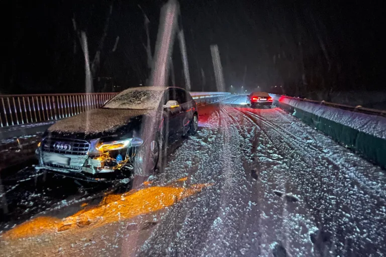 Kanton Schwyz – Ein Dutzend Unfälle auf schneebedeckten Strassen
