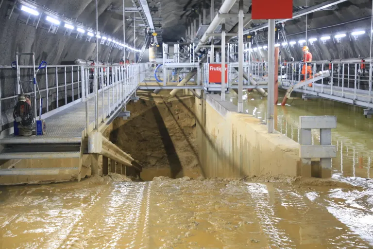 Lötschberg-Basistunnel nach Wasser- und Sandeintritt wieder einspurig befahrbar