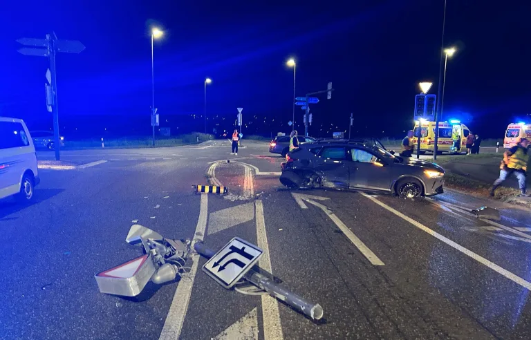 Muhen AG – Mercedes-Lenker baut heftigen Unfall