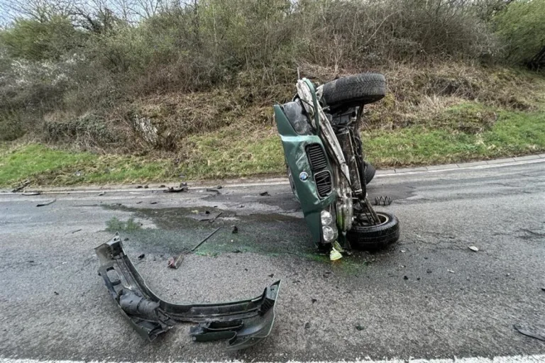Dielkirchen - BMW überschlägt sich bei Unfall 