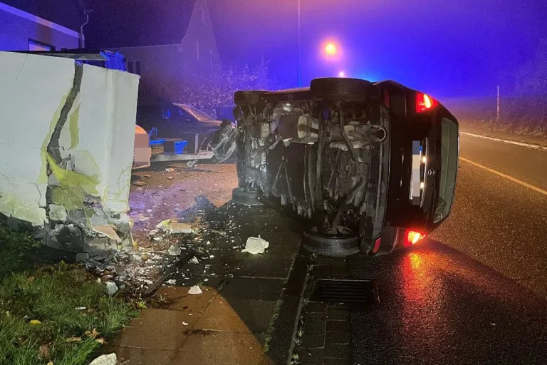 Bielefeld NW – 19-Jähriger prallt mit Mercedes in Mauer