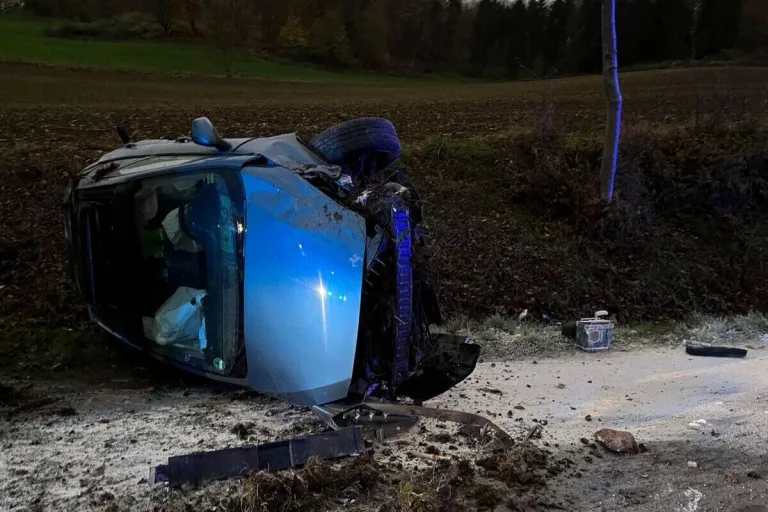  Unfallauto per Zufall auf der K50 entdeckt