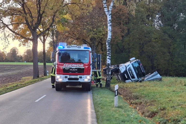 Wietzendorf NI – Sattelzug kippt bei Überholmanöver um