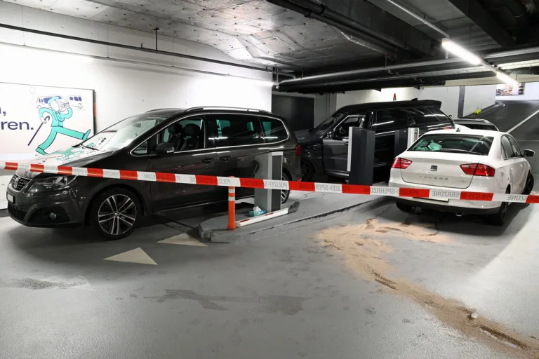 Stadt Luzern - Fünf Autos an Unfall im Parkhaus beteiligt