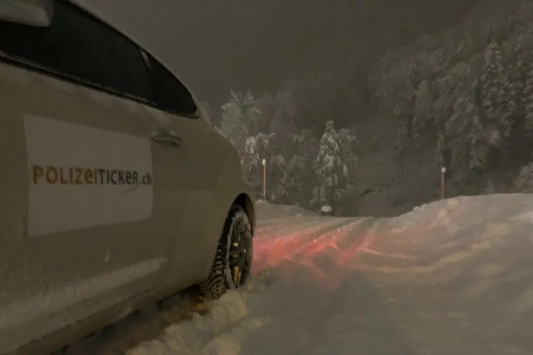 Kommende Nacht in den Bergen viel Neuschnee - die Strassenverhältnisse werden schwierig sein