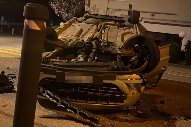 Breitenbach SO - Auto überschlägt sich bei Unfall 