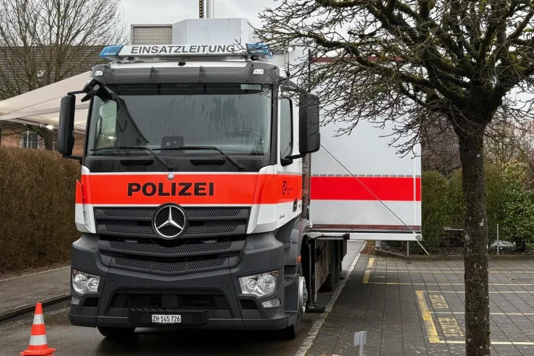 Fehraltorf ZH – Vater und Sohn in blutiger Auseinandersetzung verletzt