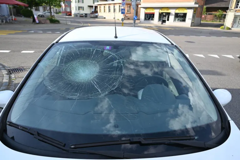 Flawil SG – 14-Jähriger nach Unfall zwischen Mofa und Auto verletzt