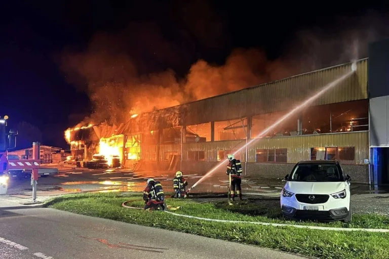Murist FR – Nächtlicher Brand in Firmengebäude