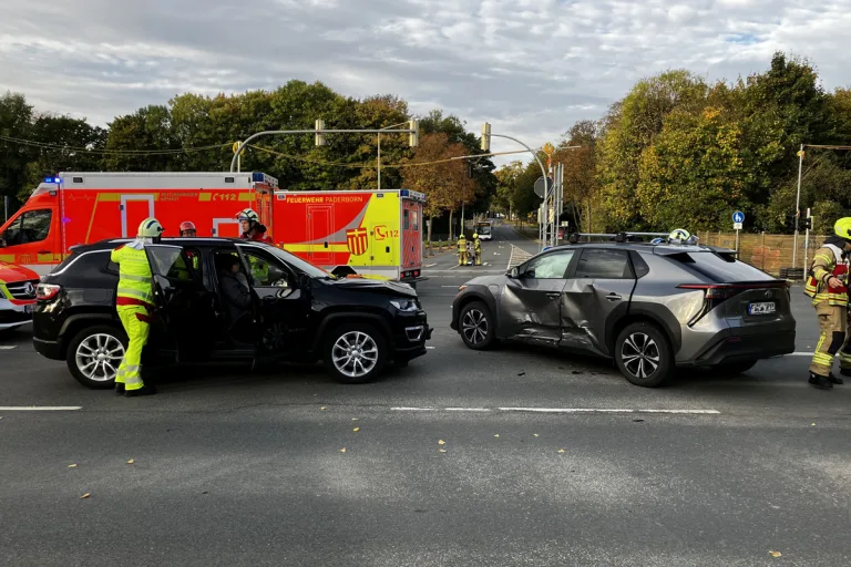 Paderborn NW – Fünf Verletzte bei Unfall auf Kreuzung