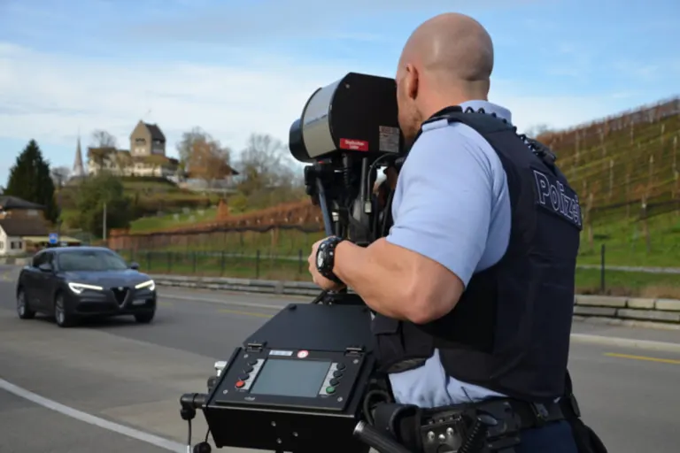 Uster ZH – Schnellfahrer überschritt die Höchstgeschwindigkeit um 53 km/h