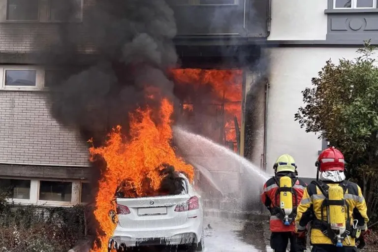 Neuhausen SH – Brand in Industriegebäude und an Auto