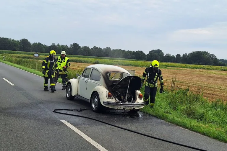 Langlingen NI – VW Käfer gerät während der Fahrt in Brand
